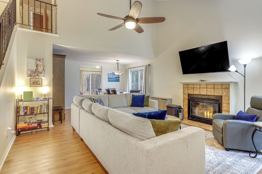 11 Miles to Saratoga Race Course: Upstate Retreat — 4-Star Luxury Hotel in Ballston Spa, United States