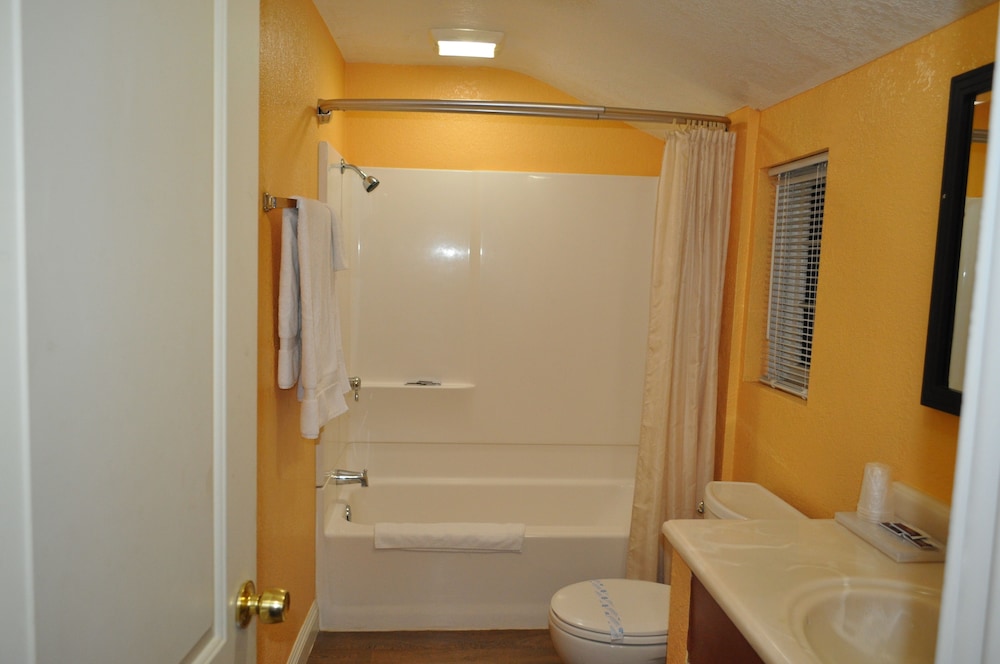 Santa Cruz Inn Riverside - photo 12