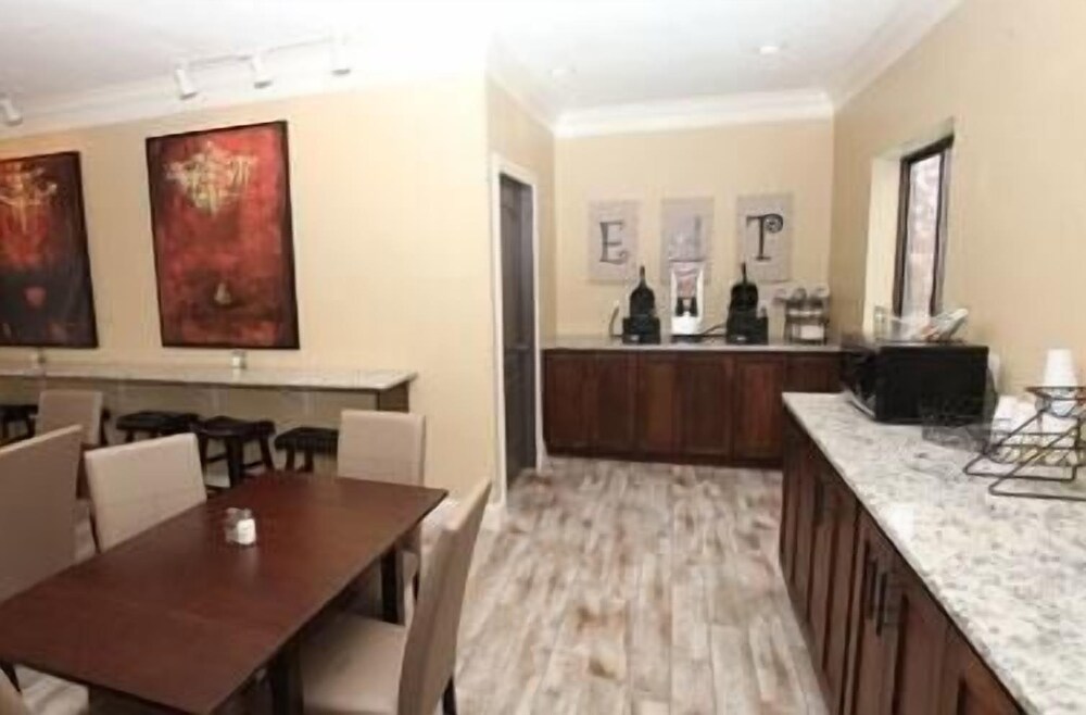 Stratford Court Hotel - photo 19