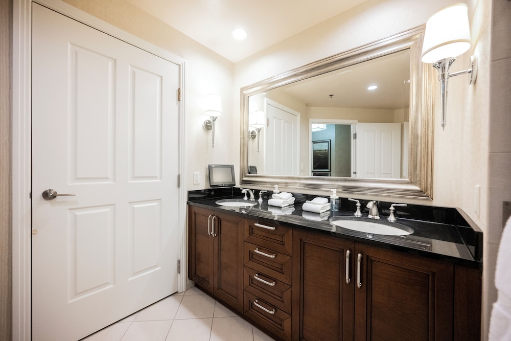 StripViewSuites at Signature - photo 211