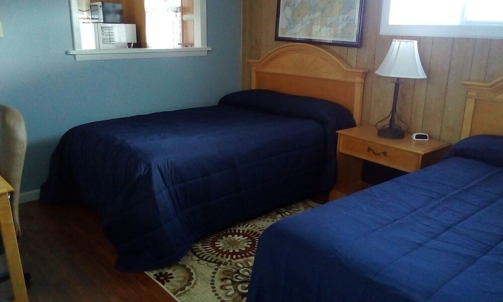 Hills Motor Court & Marina - photo 3