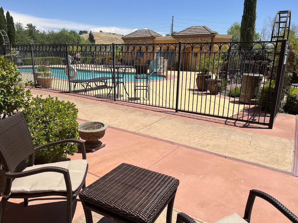 Holiday Inn Express Hotel & Suites El Dorado Hills - photo 62