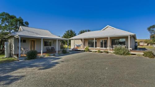 The Metung Crest Spacious Family Retreat in Metung, Australia