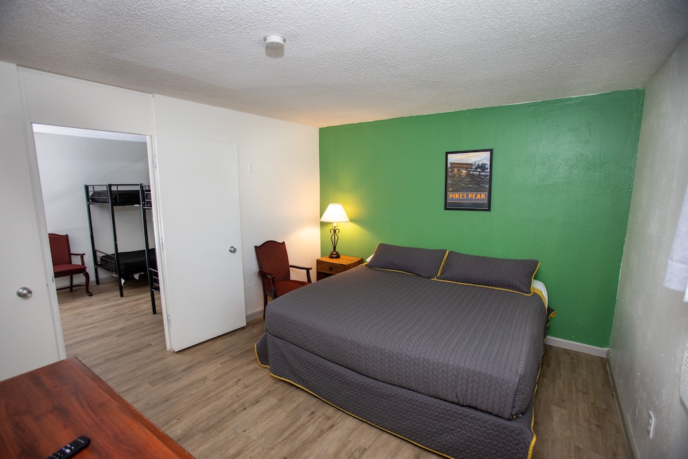Modern Motel - photo 13