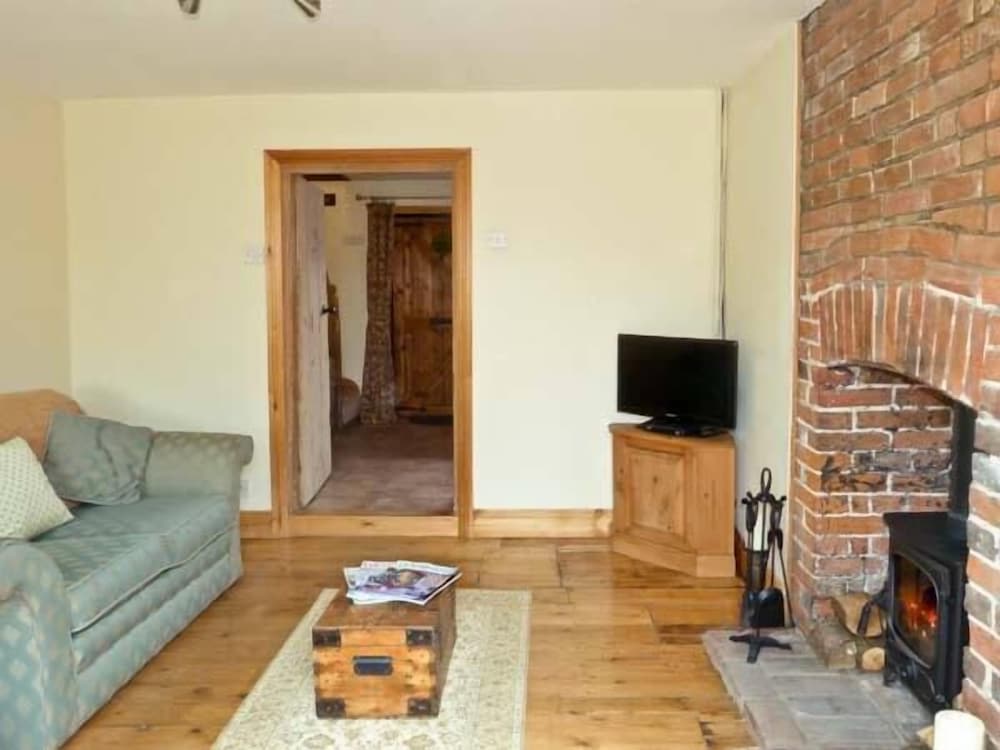 3 Apsley Cottages — Chartham — photo 3