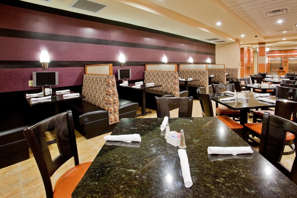 Holiday Inn Hotel & Suites Williamsburg Historic Gateway by IHG - photo 19