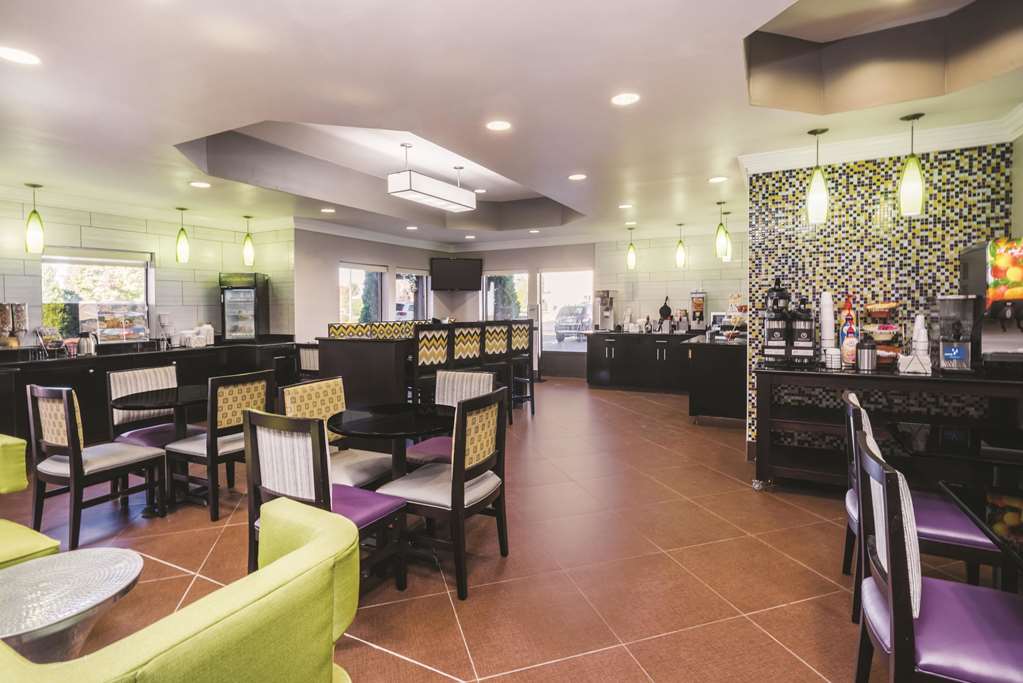 La Quinta Inn & Suites by Wyndham Louisville East - photo 31