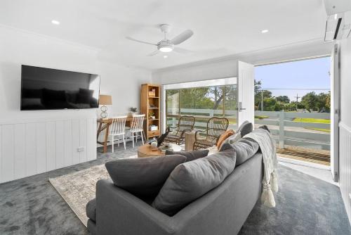 The Whitewinds A Group Escape by Rosebud Beach in Rosebud, Australia