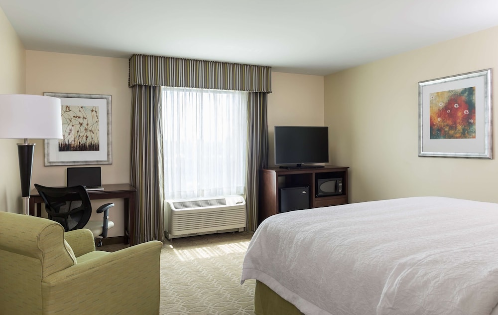 Hampton Inn & Suites Philadelphia Montgomeryville - photo 9