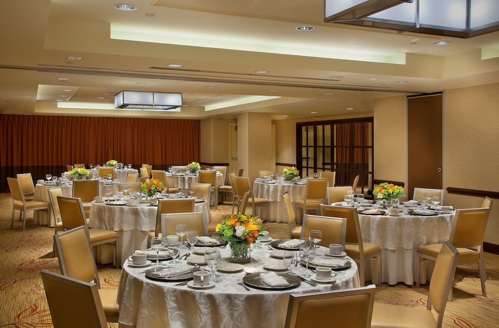 Embassy Suites by Hilton Washington DC Chevy Chase Pavilion - photo 50
