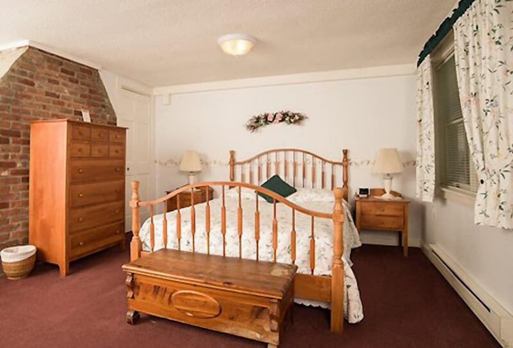 The Vermont Inn - photo 32