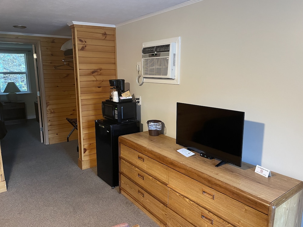 A Holiday Motel - photo 12