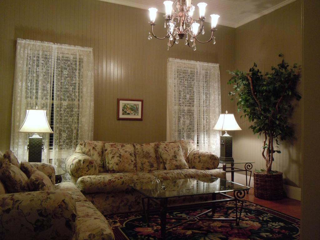 Jacaranda Inn - photo 9