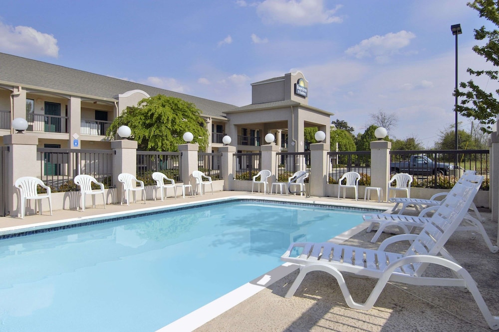 Days Inn & Suites by Wyndham Fort Valley - featured photo