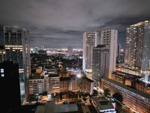 Cosy Studio with Balcony near Greenbelt — 4-Star Luxury Hotel in Manila, Philippines