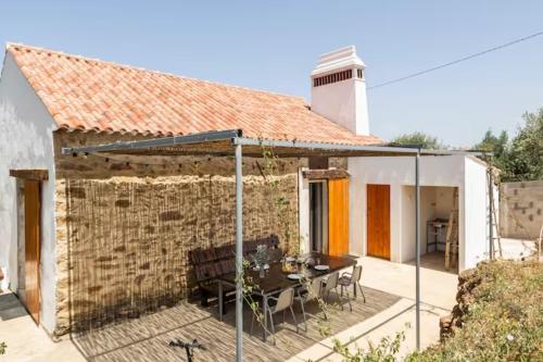 Casa da Figueira Pool and Lounge — 4-Star Luxury Hotel in Praia Do Ribatejo, Portugal