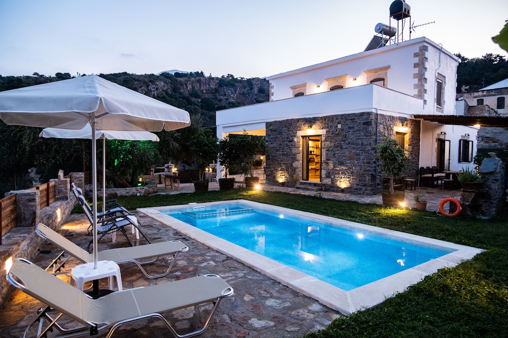 Traditional Villa in Fres — 4-Star Luxury Hotel in Chania, Greece