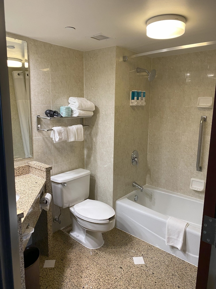 EVEN Hotel Detroit North Troy - photo 12
