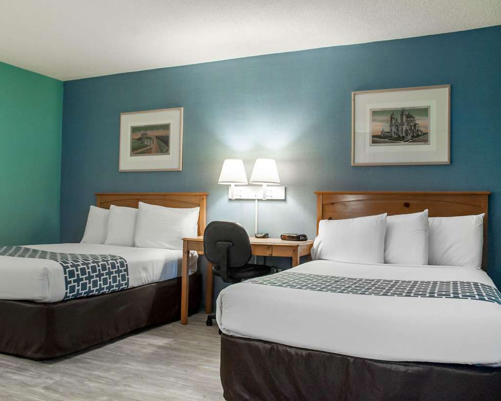 Econo Lodge South - photo 9