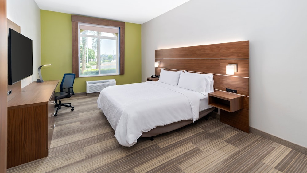 Holiday Inn Express & Suites Dinuba West by IHG - photo 14