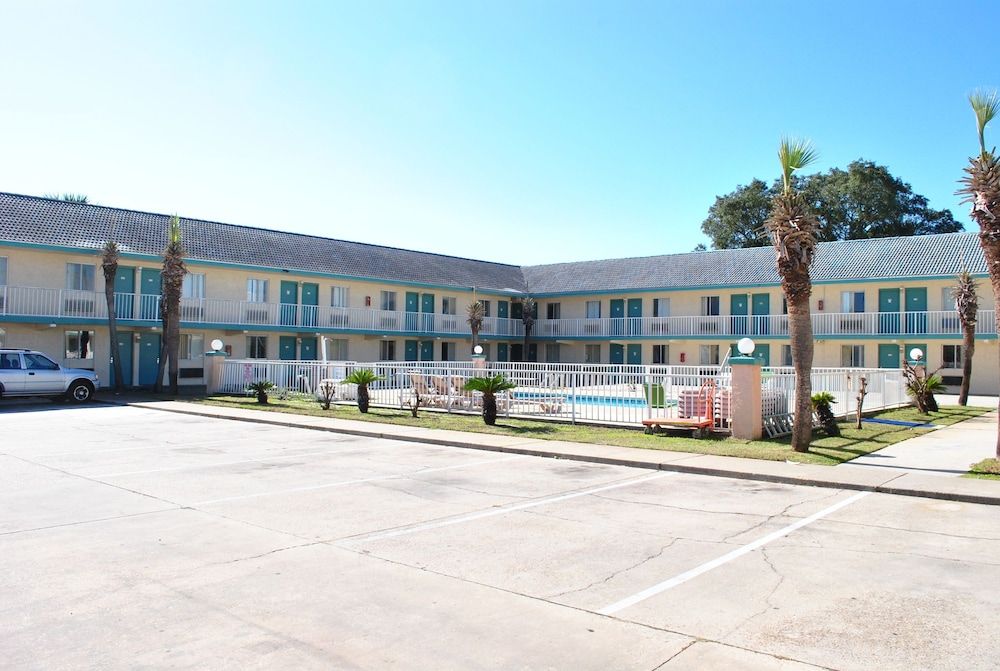 Coconut Grove Motor Inn - photo 4