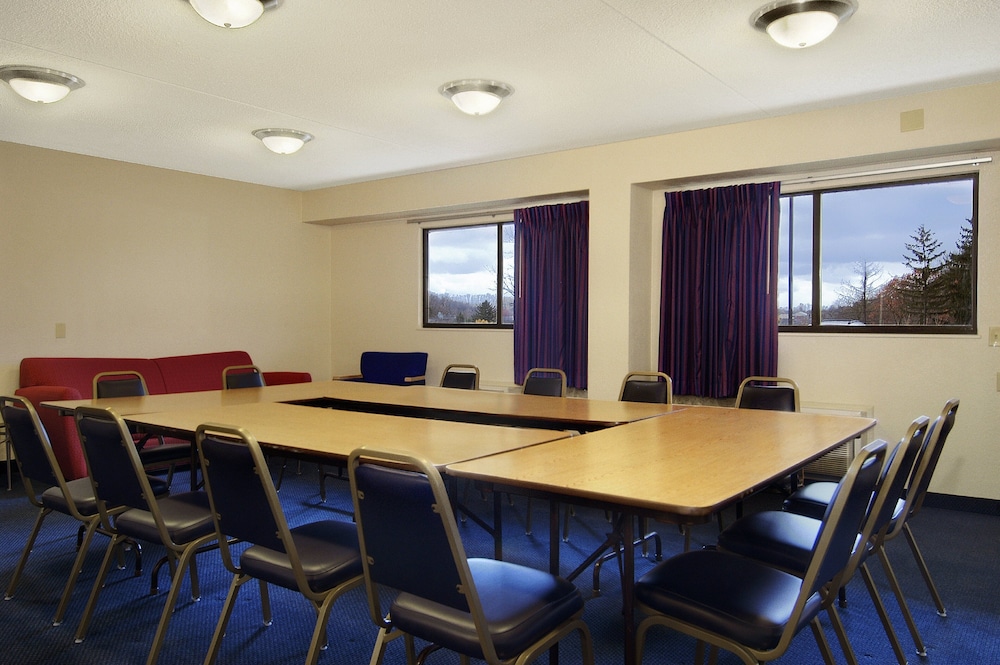 Red Roof Inn PLUS Pittsburgh East Monroeville - photo 26