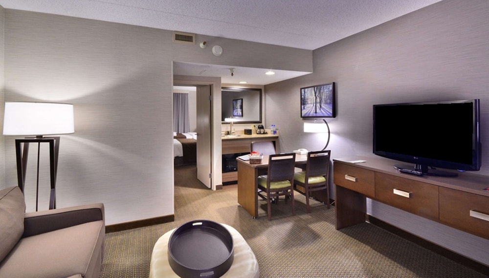 Embassy Suites by Hilton Denver Central Park - photo 16