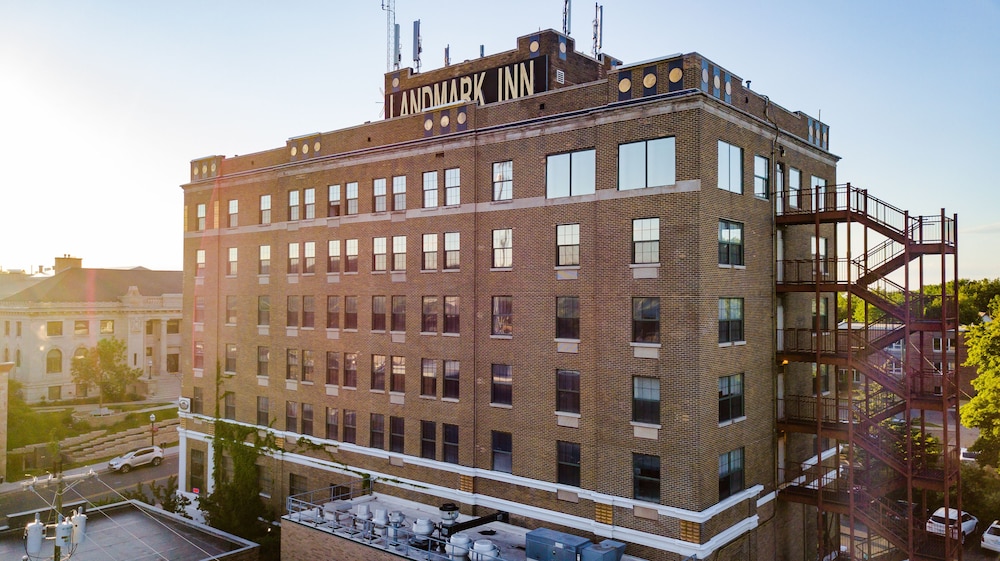 Landmark Inn Michigan - photo 2