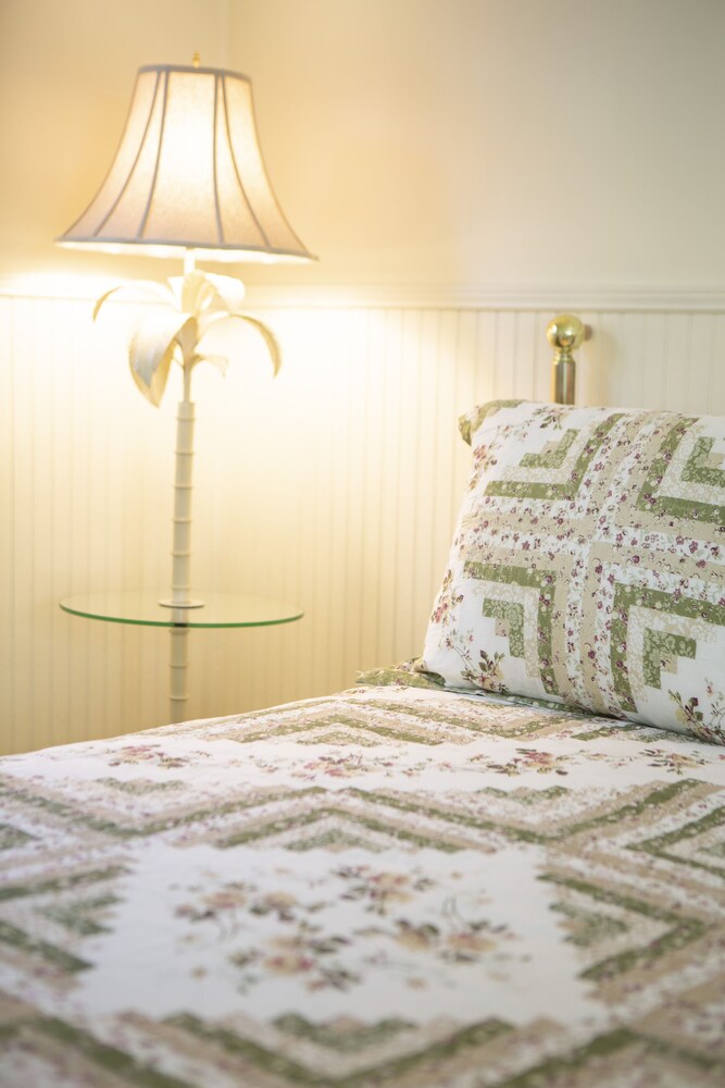 The Chimney Rock Inn & Cottages - photo 3