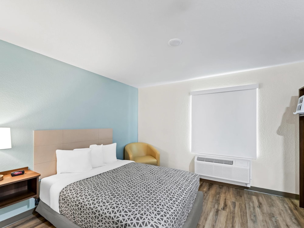 WoodSpring Suites Prattville Montgomery North - photo 10