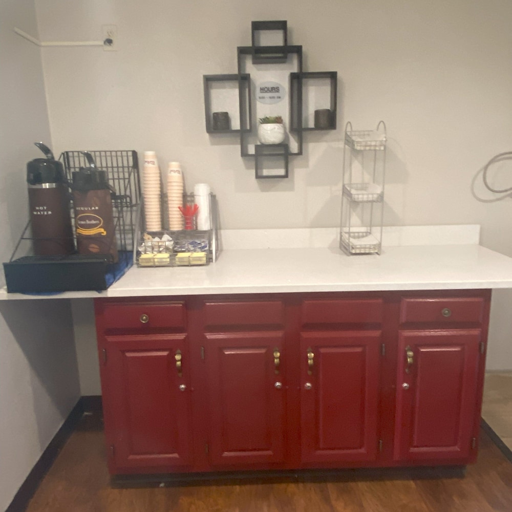 Super 8 by Wyndham Queensbury Glens Falls Lake George Area - photo 18