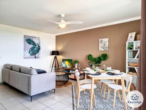 Azurite T2 avec vue mer Saint Denis — 4-Star Luxury Hotel in Saint-Denis, Réunion