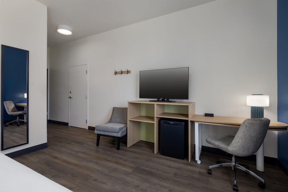 Spark by Hilton Artesia - photo 27