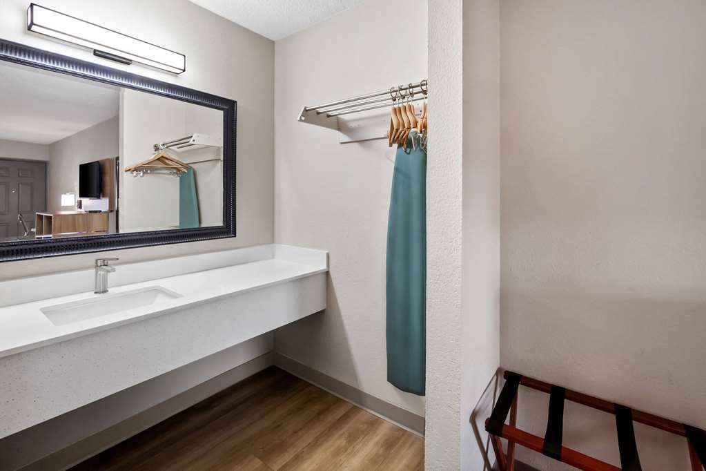 Days Inn by Wyndham Brownsville - photo 29