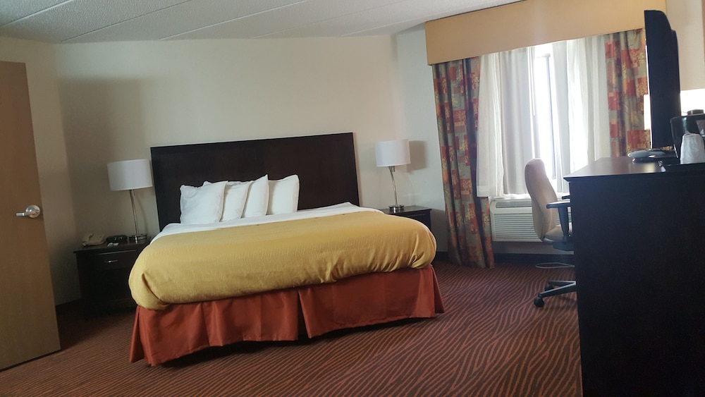 AmericInn by Wyndham Muscatine - photo 6