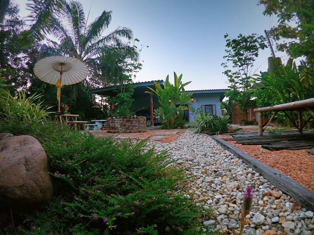 Baan Mali Lampang pet-friendly hotel Ko Kha