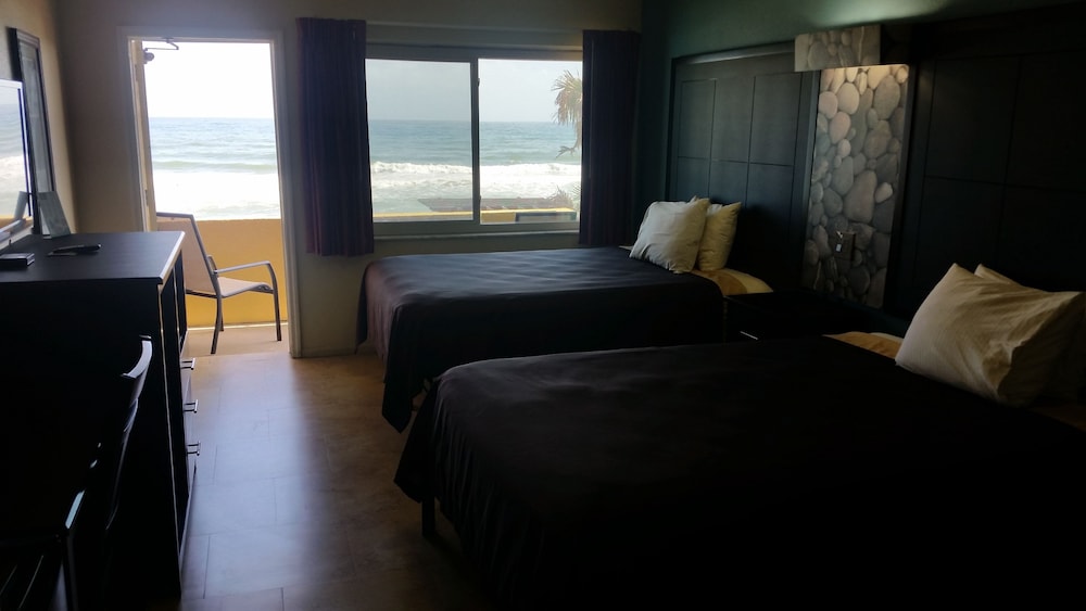 Driftwood Beach Motel - photo 6