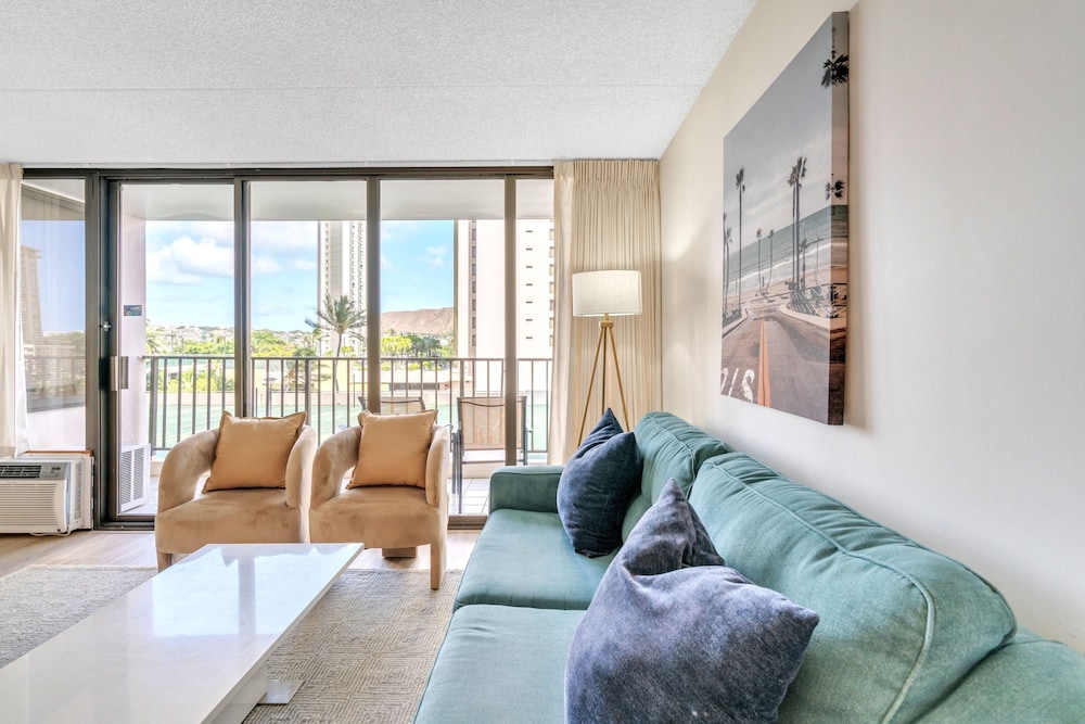 Deluxe Waikiki Condo Pool View FREE Parking & Wi Fi by Koko Resort Vacation Rentals - photo 9