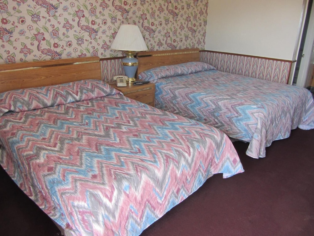 Warrick Plaza Inn - photo 10