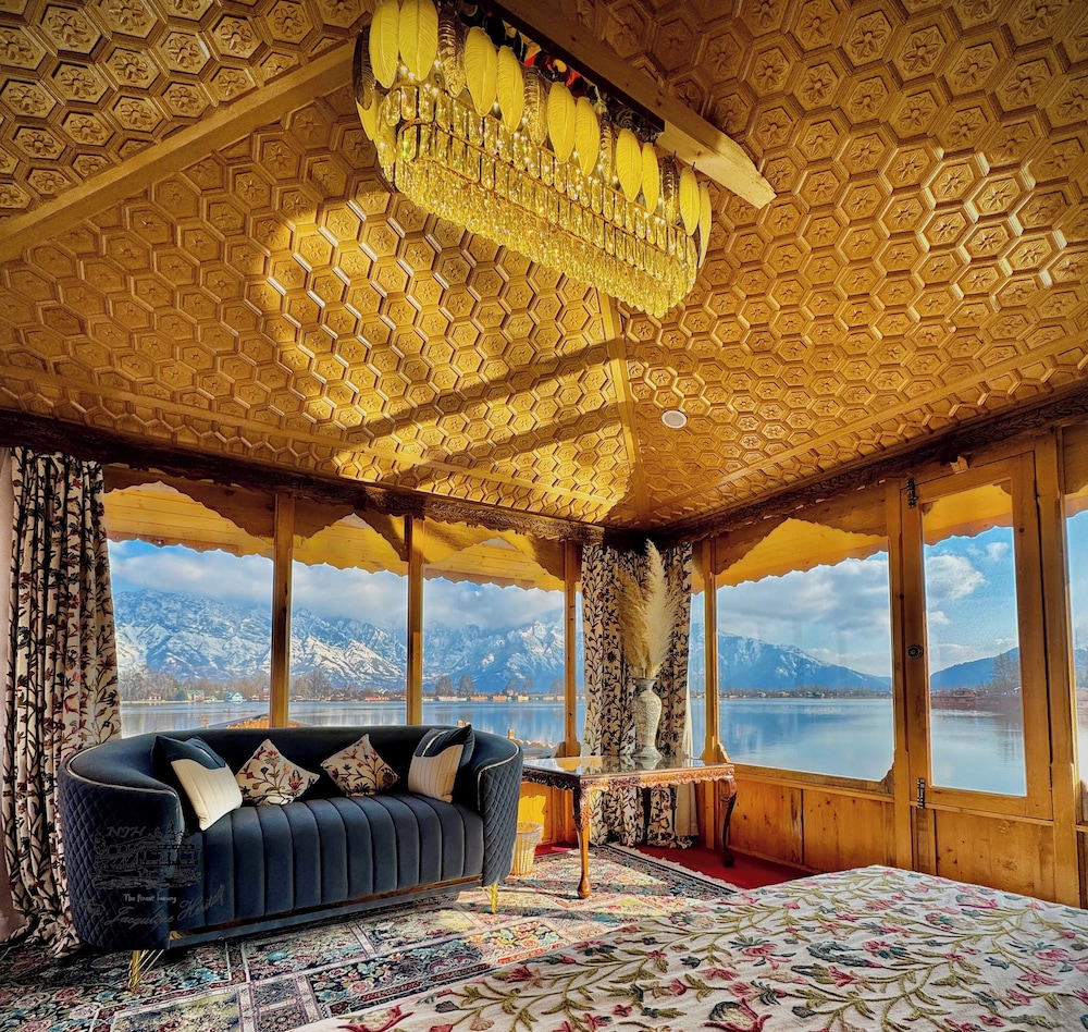 New Jacquline Heritage Houseboats — 4-Star Luxury Hotel in Srinagar, India