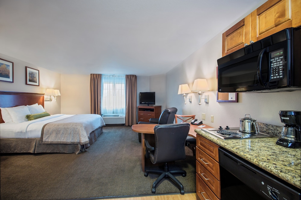 Candlewood Suites Perrysburg by IHG - photo 10