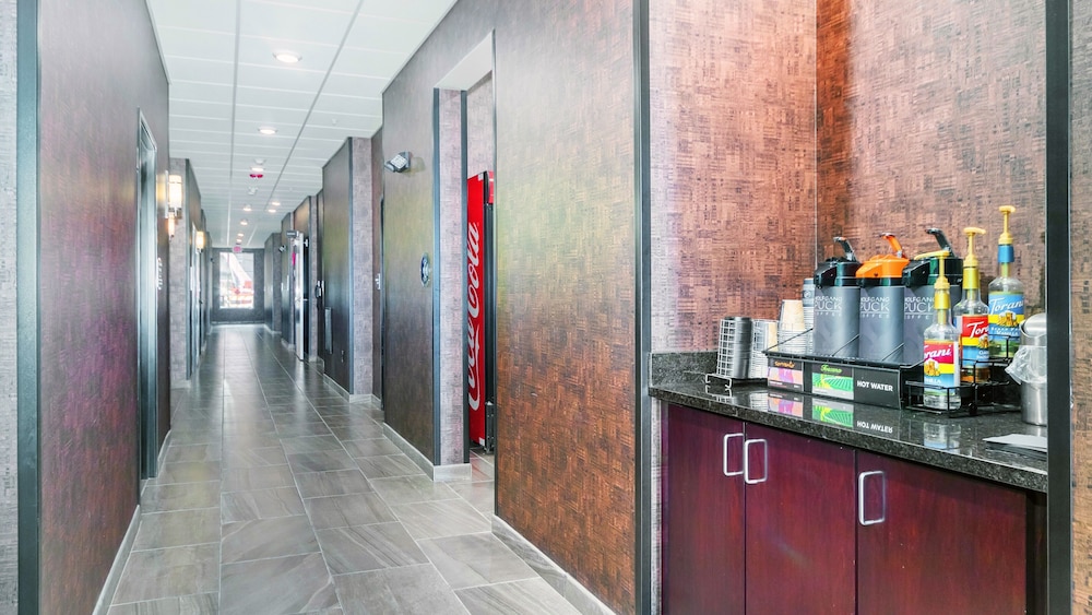 Cobblestone Hotel and Suites Janesville - photo 34