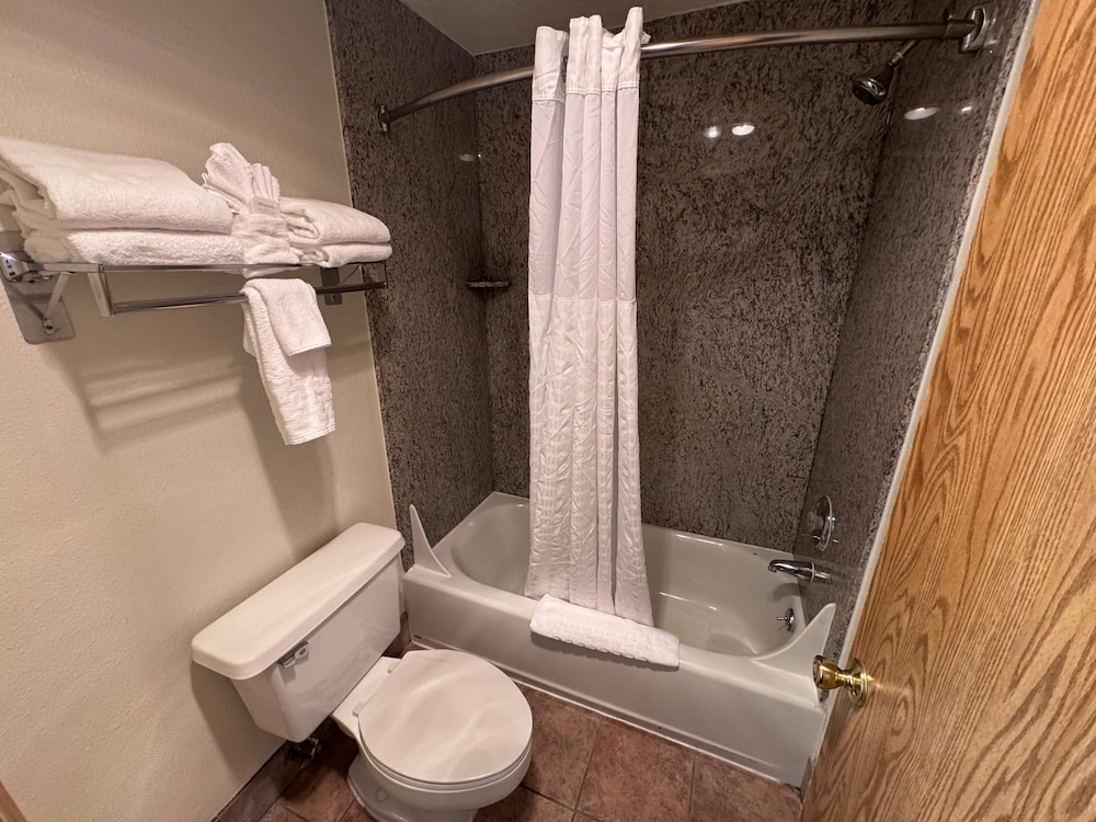 Promenade Inn & Suites Oceanfront - photo 32