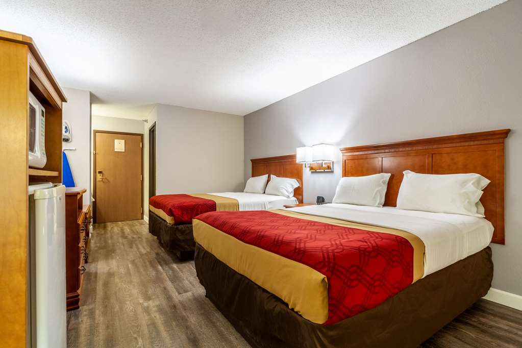Econo Lodge Lincoln - photo 12