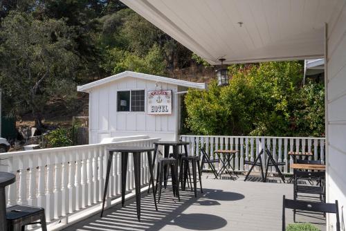 Smiley's Saloon & Hotel - photo 27