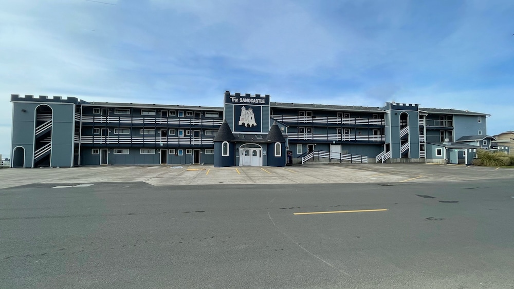 The Sandcastle Beachfront Hotel - photo 92