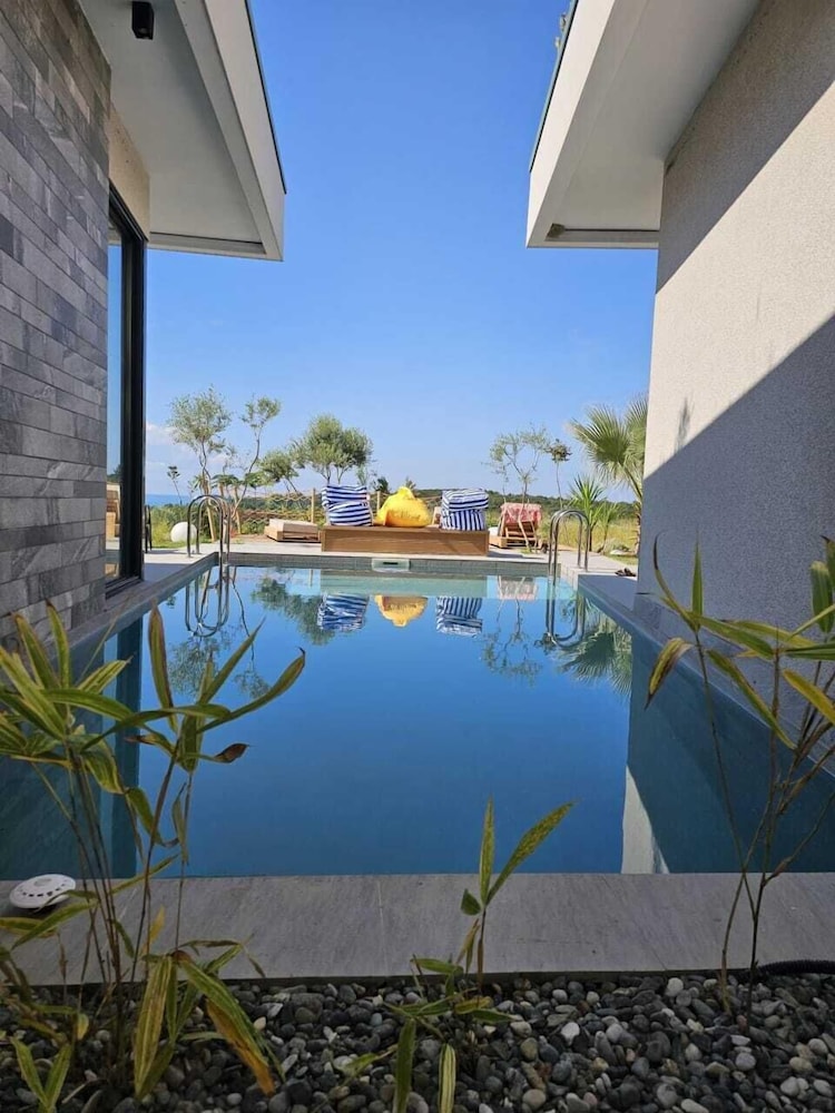 Cape Of Rodon Resort Green Village — Ishem