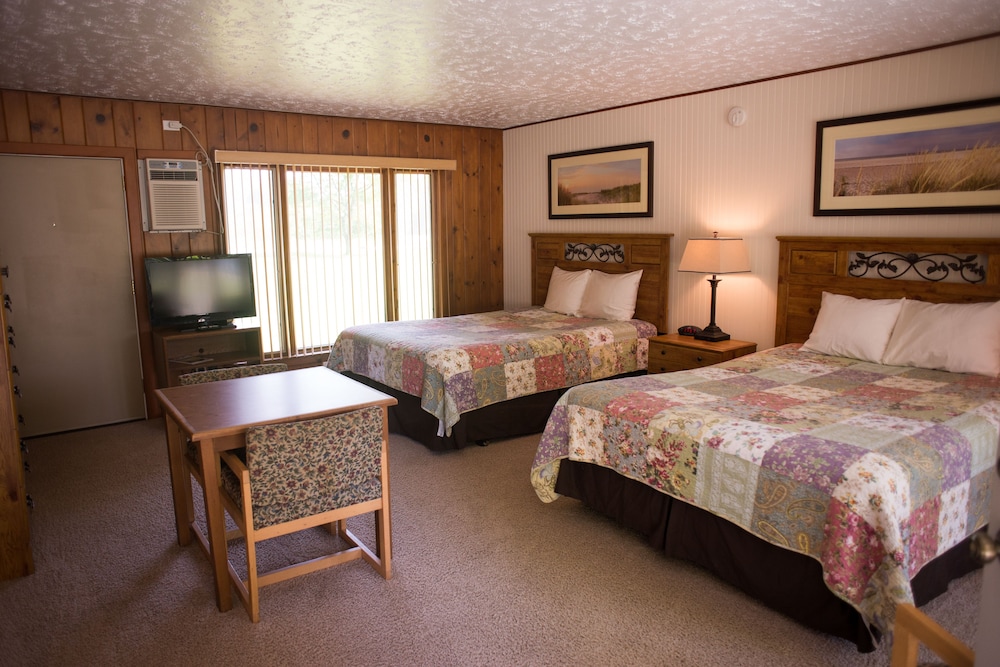 M 22 Inn Suttons Bay - photo 7