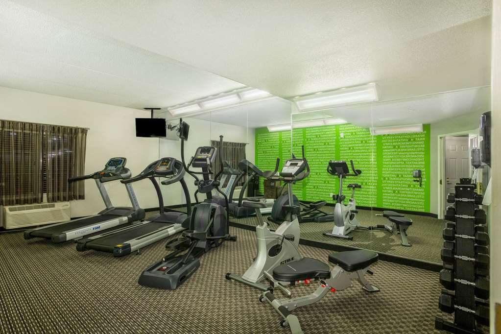 La Quinta Inn & Suites by Wyndham St. Louis Westport - photo 12