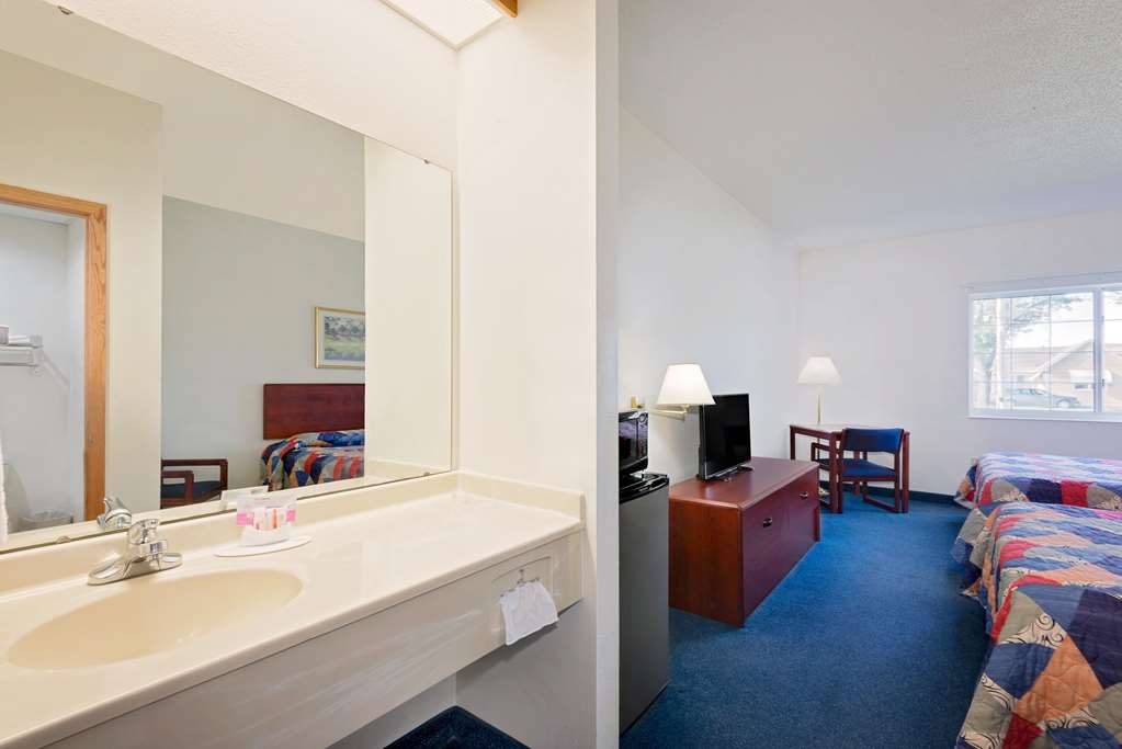 Emmetsburg Hotel and Suites - photo 19
